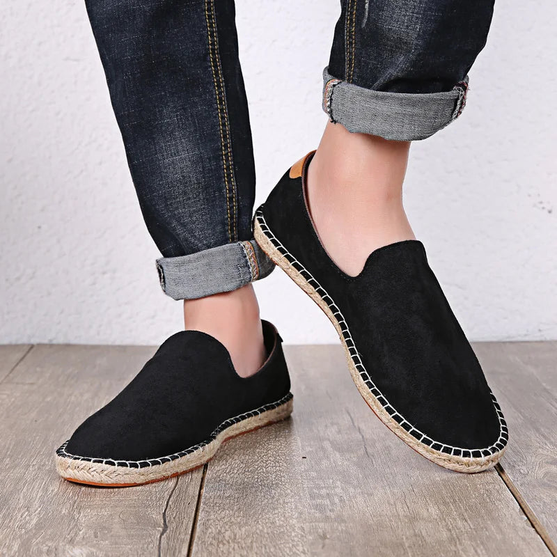 Leveza, conforto e qualidade incomparáveis. A Alpargata Loafer é feita com materiais duráveis, é versátil e elegante, perfeita para qualquer ocasião.