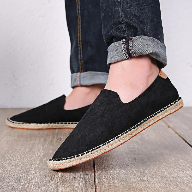 Leveza, conforto e qualidade incomparáveis. A Alpargata Loafer é feita com materiais duráveis, é versátil e elegante, perfeita para qualquer ocasião.