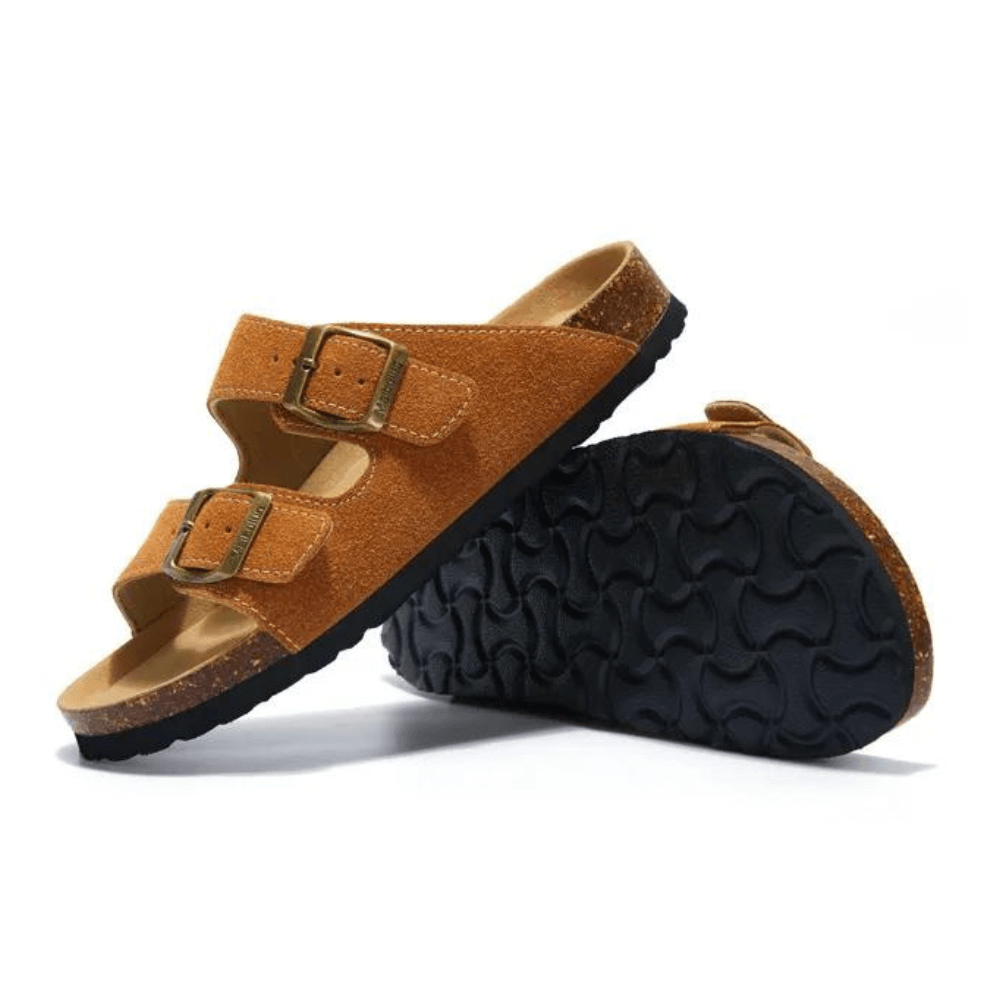 Sandália Birken Camurça, conforto excepcional com design europeu, unindo elegância atemporal e leveza. Perfeita para um estilo sofisticado e moderno.