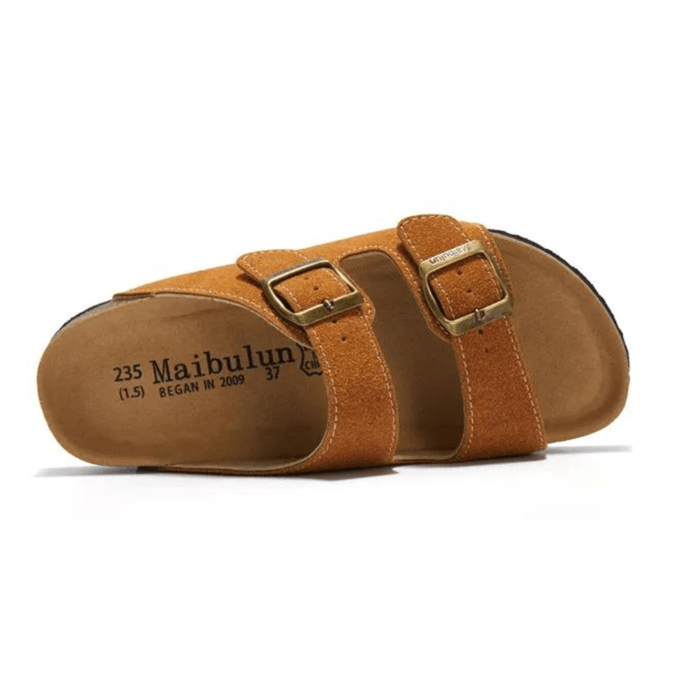 Sandália Birken Camurça, conforto excepcional com design europeu, unindo elegância atemporal e leveza. Perfeita para um estilo sofisticado e moderno.