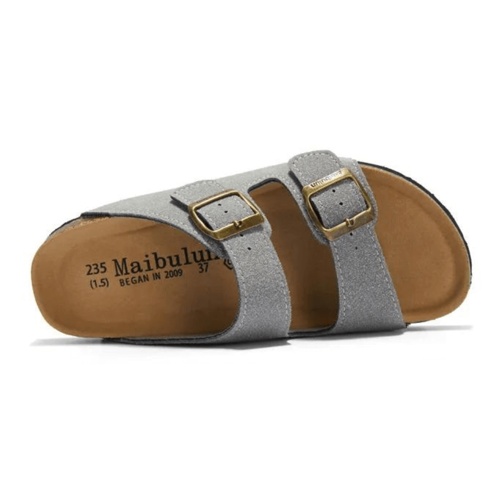 Sandália Birken Camurça, conforto excepcional com design europeu, unindo elegância atemporal e leveza. Perfeita para um estilo sofisticado e moderno.