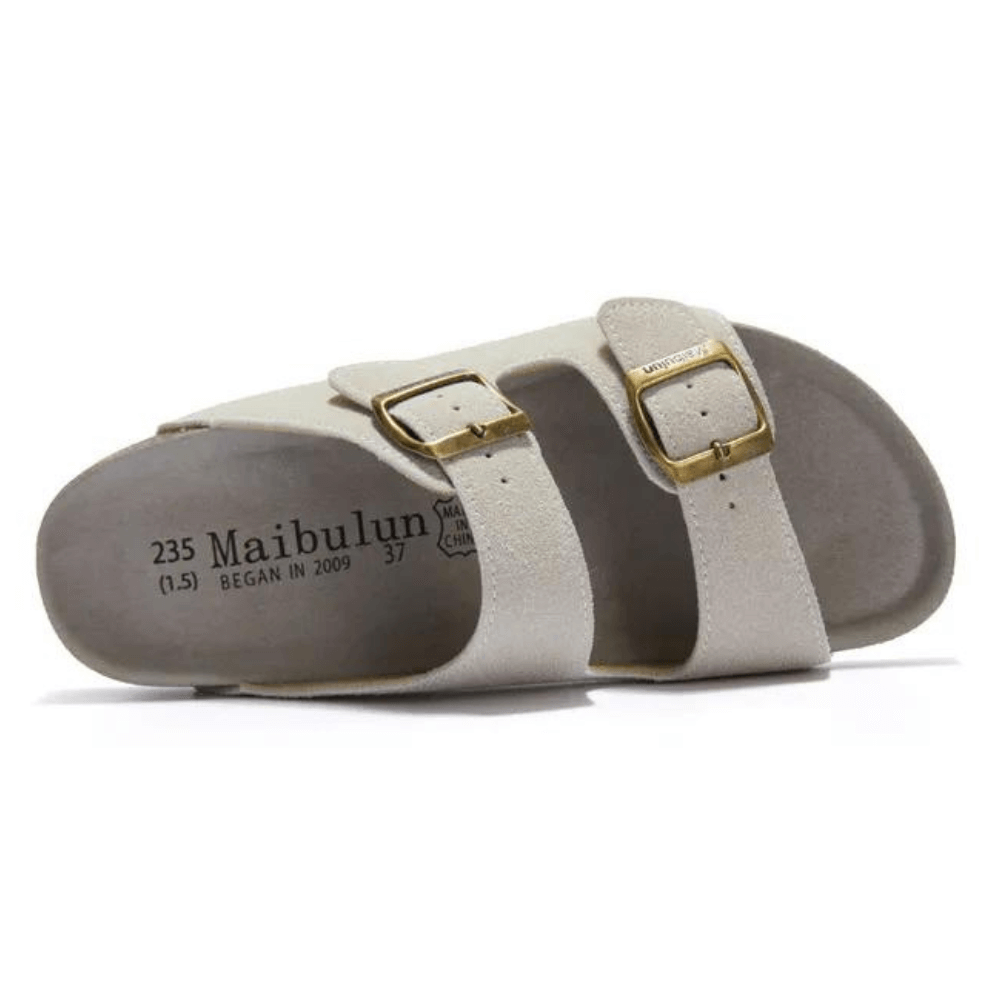 Sandália Birken Camurça, conforto excepcional com design europeu, unindo elegância atemporal e leveza. Perfeita para um estilo sofisticado e moderno.