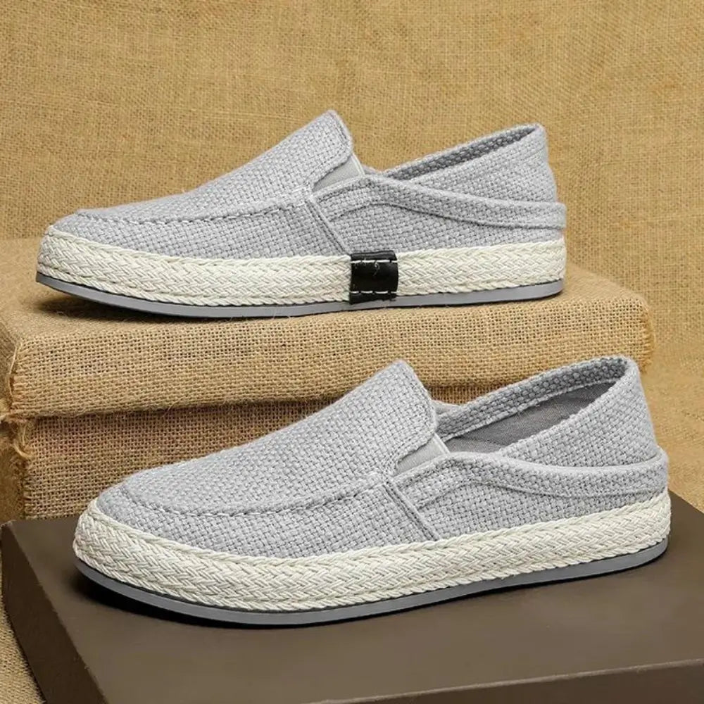 Leveza, conforto e qualidade incomparáveis. A Loafer Furore é feita com materiais duráveis, é versátil e elegante, perfeita para qualquer ocasião.