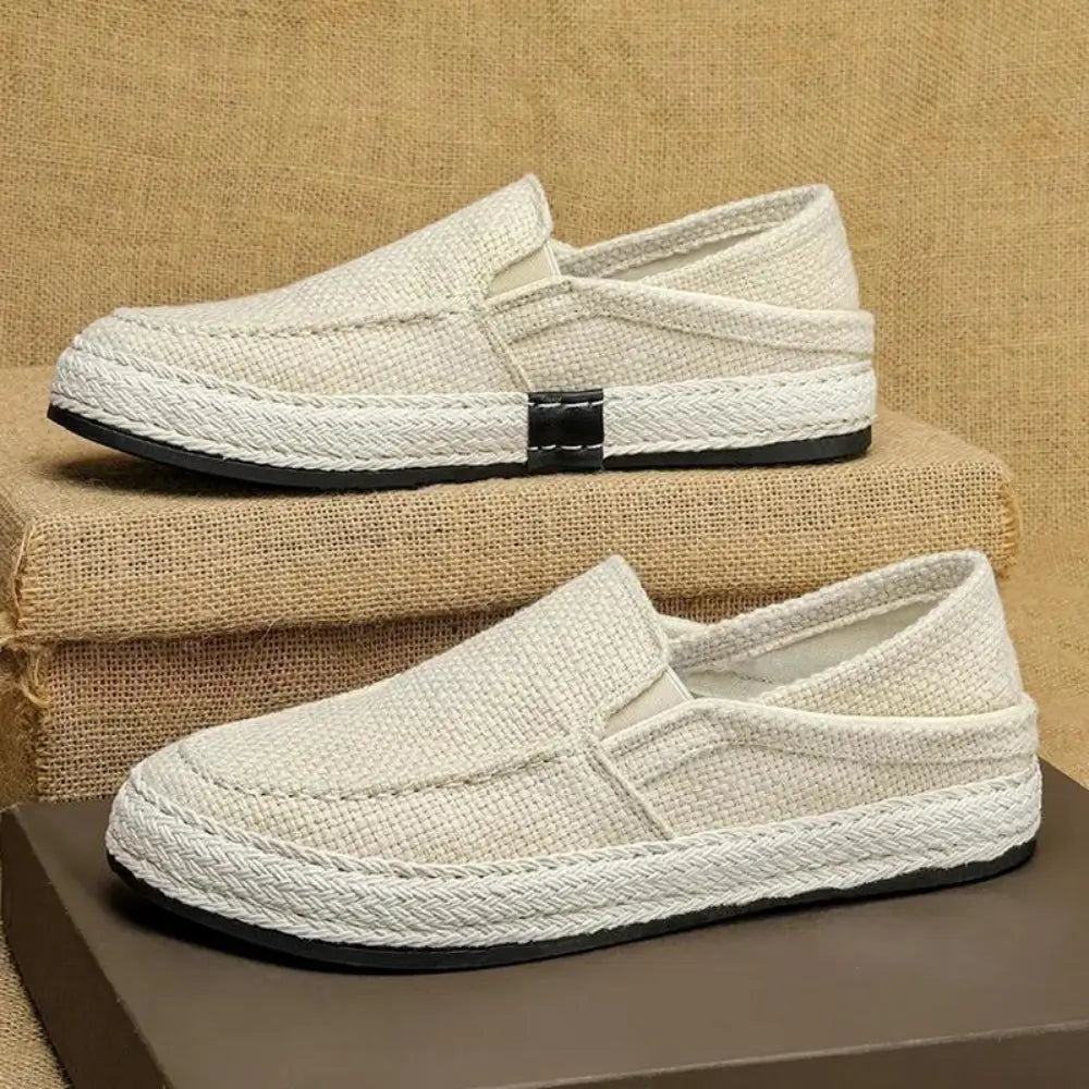 Leveza, conforto e qualidade incomparáveis. A Loafer Furore é feita com materiais duráveis, é versátil e elegante, perfeita para qualquer ocasião.